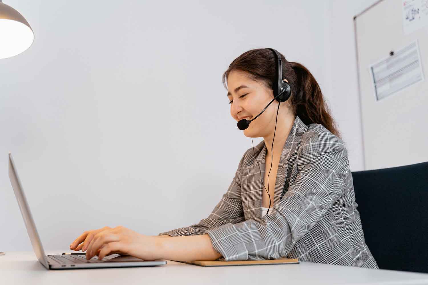 advantages of outsourcing contact center solutions